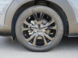 18インチ純正アルミホイールを装備。タイヤサイズは215/55R18となります。