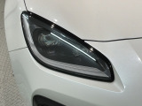 LEDヘッドライトは、点灯の瞬間から最大光量を発揮し、突然暗くなるトンネルなどでの安定感を高めます。