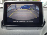 カラーで後方映像をモニターに映し出してくれるので、ショッピングモールのような狭い駐車場であったとしても障害物を見つけ、楽々駐車することができますね。