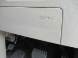 ニーエアバック(ひざ下)は運転席正面下からの衝撃を軽減します♪♪