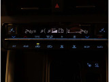 夜間走行でも安心のLEDへッッドライト搭載車です。とても明るく白い光で照らします。この装備も人気のアイテムですね