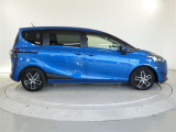 両側パワースライドドア付きだから、狭い駐車スペースなどでの 乗り降りラクラク!小さなお子さまのいるご家庭には嬉しい装備。