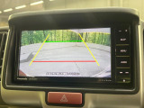 【バックカメラ】駐車時に後方がリアルタイム映像で確認できます。大型商業施設や立体駐車場での駐車時や、夜間のバック時に大活躍!運転スキルに関わらず、今や必須となった装備のひとつです!