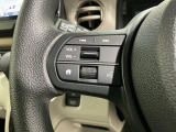 ステアリングにオーディオ操作スイッチが付いています。オーディオ画面に直接タッチしなくても操作が出来ますので、運転に集中できます。