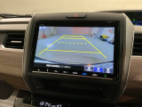 リバースギアに入れるだけで後方の表示へ切り替わります。夜間や雨の日の駐車も楽になりますよ。