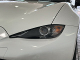 LEDヘッドライトは、点灯の瞬間から最大光量を発揮し、突然暗くなるトンネルなどでの安定感を高めます。