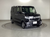 狭い駐車場でも、スライドドアならチャイルドシートへのお子さまの乗降や荷物の積載もスムーズ。とても便利な【助手席側。電動スライドドア】ドアハンドを少し引くだけでリアドアが自動開閉します。