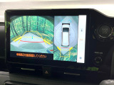 【パノラミックビューモニター】専用のカメラにより、上から見下ろしたような視点で360度クルマの周囲を確認することができます☆死角部分も確認しやすく、狭い場所での切り返しや駐車もスムーズに行えます。