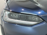 LEDヘッドライトは、点灯の瞬間から最大光量を発揮し、突然暗くなるトンネルなどでの安定感を高めます。