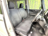 運転席シート廻りは使用感も少なく、良好な状態となっています。前オーナー様が丁寧に使っていたことがよくわかりますね。
