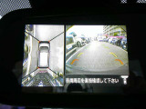 【アラウンドビューモニター】空から見下ろした映像がナビ画面にて確認可能です。駐車もラクラクですよ♪