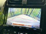 【バックカメラ】駐車時に後方がリアルタイム映像で確認できます。大型商業施設や立体駐車場での駐車時や、夜間のバック時に大活躍!運転スキルに関わらず、今や必須となった装備のひとつです!