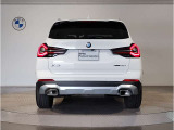 BMWのテールランプはプレスラインへと続く形状のため、統一感のある綺麗なラインを演出しております。