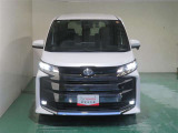 明度の高いLEDヘッドライトで、夜間の運転も安心です。