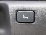 ドライビングポジションを記憶させ、運転する人が代わってもすぐに自分のポジションを呼び出せます♪