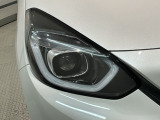 LEDヘッドライトは、点灯の瞬間から最大光量を発揮し、突然暗くなるトンネルなどでの安定感を高めます。