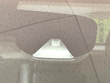 【エマージェンシーブレーキ】走行中に前方の車両等を認識し、衝突しそうな時は警報とブレーキで衝突回避と被害軽減をアシスト。より安全にドライブをお楽しみいただけます。