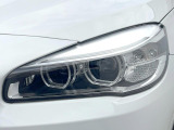 ●LEDヘッドライト:夜間走行時も良好な視界を確保し安心して運転できる高輝度LEDヘッドライトを装備!点灯速度が早く、消費電力も抑えられています。