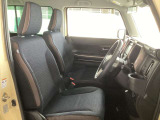 ゆとりの空間を確保。運転席は様々な体型のドライバーを想定しており、ドライビングポジションの調整が可能です。