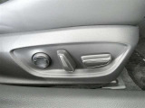 【パワーシート】・・・シート上下やチルト(クッション上下)など8方向に無段階電動調整が可能です。