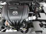 「SKYACTIV-G(ガソリン)」は、規格外の高圧縮を実現し、世界のエンジン技術者に驚きを与えました。さらに、それを維持したままノッキングの発生を抑え、熱効率を向上、走りにも寄与したエンジンです。