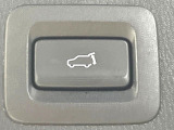 【パワーバックドア】スマートキーや運転席のボタンを押すだけでリアゲートが自動で開閉します!荷物を持っている時や、高い位置にあるバックドアを閉める際に便利な機能です♪