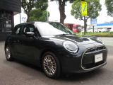 輸入車オーナーになる安心と喜びを、正規ディーラーが全力でサポート致します!納車前の徹底的なリフレッシュ整備から購入後のアフターフォローまで、すべて私たちにお任せください!