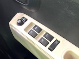 【電動格納ミラー】サイドミラーは電動格納式となっており、狭い駐車場でもキズがつくリスクを抑えられます。