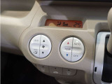 【オートエアコン】温度を設定すれば自動で快適な車内温度を保ちます。エアコン内部の高性能脱臭フィルターで車内のアレルゲンや花粉を除去。