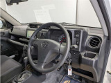 見通しのよいすっきりとした視界で、誰でも運転しやすいです。運転のしやすさは疲れにくさにも繋がりますよ♪