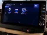 CD、DVD、Bluetooth、AM、FM、スマートフォン接続ができます。