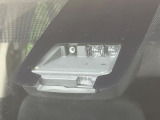 【トヨタセーフティセンス】走行中に前方の車両等を認識し、衝突しそうな時は警報とブレーキで衝突回避と被害軽減をアシスト。より安全にドライブをお楽しみいただけます。