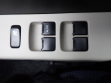 窓の開閉は電動(パワーウィンド)になりますので、便利ですよね。