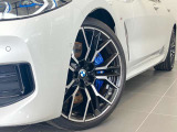 BMW純正アロイホイールはモデルやパッケージに合わせてデザインされています。洗練されたデザインで、足元の個性を引き立てます。