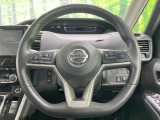 インテリアに合わせたデザインのステアリングは、運転される方のことも考え、運転しやすい形状、大きさです。是非一度、実際に触ってお確かめください。