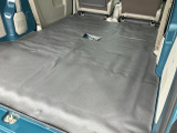 後席を倒せば巨大な荷室として使用できます♪