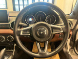 細く見えるハンドルですが、しっかりと握れるデザインになりますので、楽に運転が可能です。