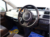 お車選びをお楽しみ頂けるよう、在庫車の展示スペースを十分に確保しております。