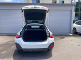 クーペなのでトランクは狭いと思われがちですがこちらの車両はトランクも十分スペースがございます。