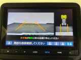 【バックモニター】後ろのカメラの映像をモニターに映し出すことができます!後方の見えない死角や、障害物との距離感をしっかり確認することができます!駐車が苦手な方におすすめです。