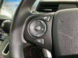 ステアリングにオーディオ操作スイッチが付いています。オーディオ画面に直接タッチしなくても操作が出来ますので、運転に集中できます。