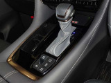 電動パーキングブレーキ・ブレーキホールドを装備してます。ホールド機能は信号待ちが多い一般道で疲労軽減になり、大好評です!