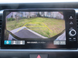 車庫入れ・駐車を安心サポート!バックカメラ装備です。