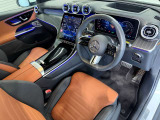メルセデスのシートは、少し硬めに出来ておりますので、長時間の運転でも疲れにくく、安全にドライビングをお楽しみ頂けます