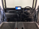 【前方視界】開放的な前方視界!運転がしやすく疲れにくいです♪窓が大きく、見通しがとっても良いおクルマですよ♪
