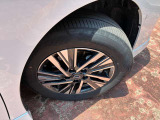 205/65R16タイヤと専用アルミホイール付き!冬タイヤは別途ご用意が必要です。ぜひご相談ください(^^♪