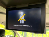 【フリップダウンモニター】大画面モニターで後席でもエンタメをお楽しみいただけます。小さなお子様にも大人気の装備です♪