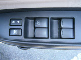 ドアミラーの鏡面の調節、格納は運転席からすべて操作できます!