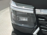 LEDヘッドライトは、点灯の瞬間から最大光量を発揮し、突然暗くなるトンネルなどでの安定感を高めます。