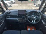 運転席からの視界が左右に広く隅々まではっきりと見えます!クルマの前端も把握しやすく安心です